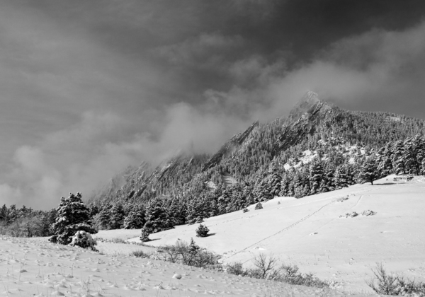 Boulder Colorado Flatirons April Snow In Black and White Téléchargement Numérique