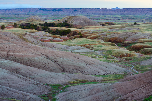 South Dakota Badlands and Colorful Morning Grasslands Téléchargement Numérique