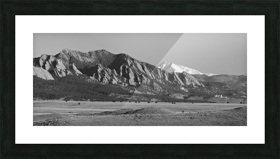 Boulder CO Flatirons Snow Covered Longs Peak Panorama BW  Impression encadrée
